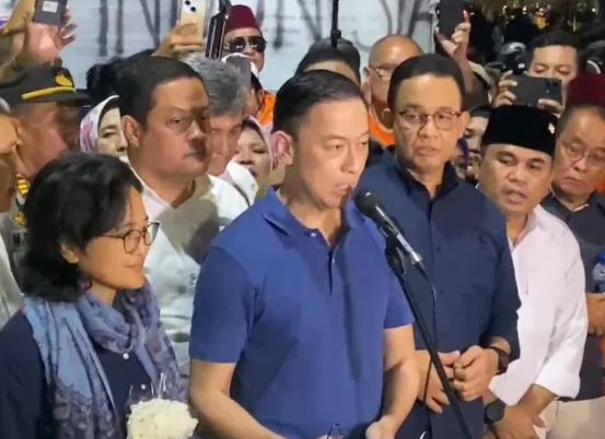 tom-lembong-lapor-kesana-kesini-usai-mendapatkan-abolisi