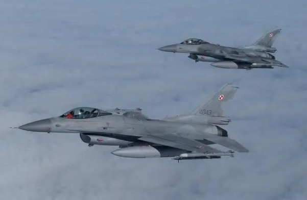 Polandia Kerahkan Jet Tempur Untuk Cegat Pengintai Rusia