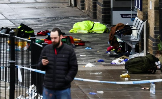 Aksi Pria Tua Lindungi Wanita dari Penusukan di Inggris