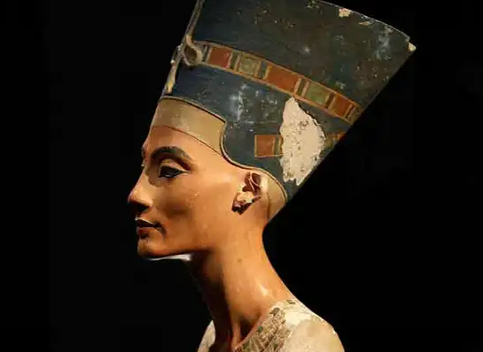 Apakah Jerman Wajib Kembalikan Patung Nefertiti ke Mesir?