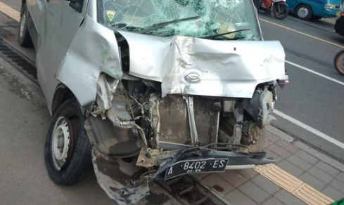 Mobil Pikap Menabrak Motor di Bogor, 1 Orang Tewas