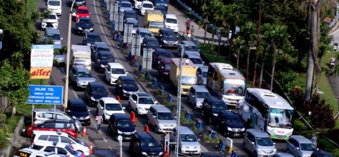 Jalan di Simpang Gadog Sangat Ramai Tapi Lancar