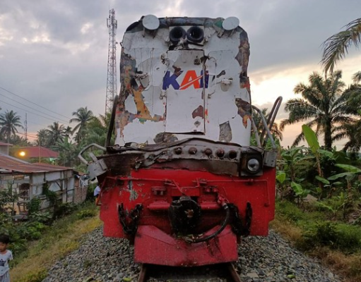 ka-menabrak-truk-pengangkut-pisang-di-asahan-sumut