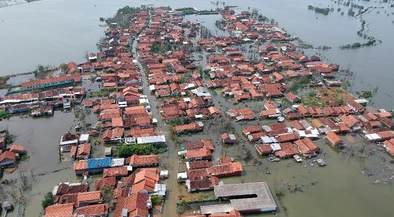 Banjir Rob Rendam Pesisir Makassar