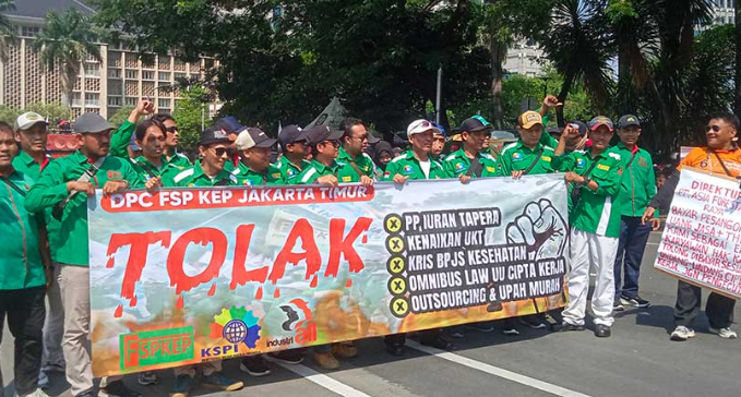 Demo Buruh di Jakarta Tolak Kenaikan UKT