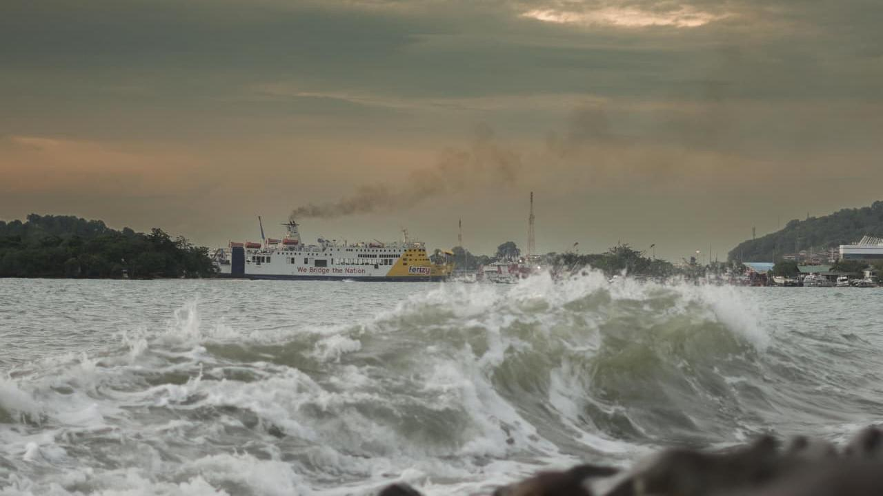 Update Cuaca Ekstrem Maret 2026 Melanda Wilayah Pesisir