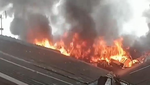 Kebakaran di Cianjur Hanguskan Puluhan Rumah Warga Lokal